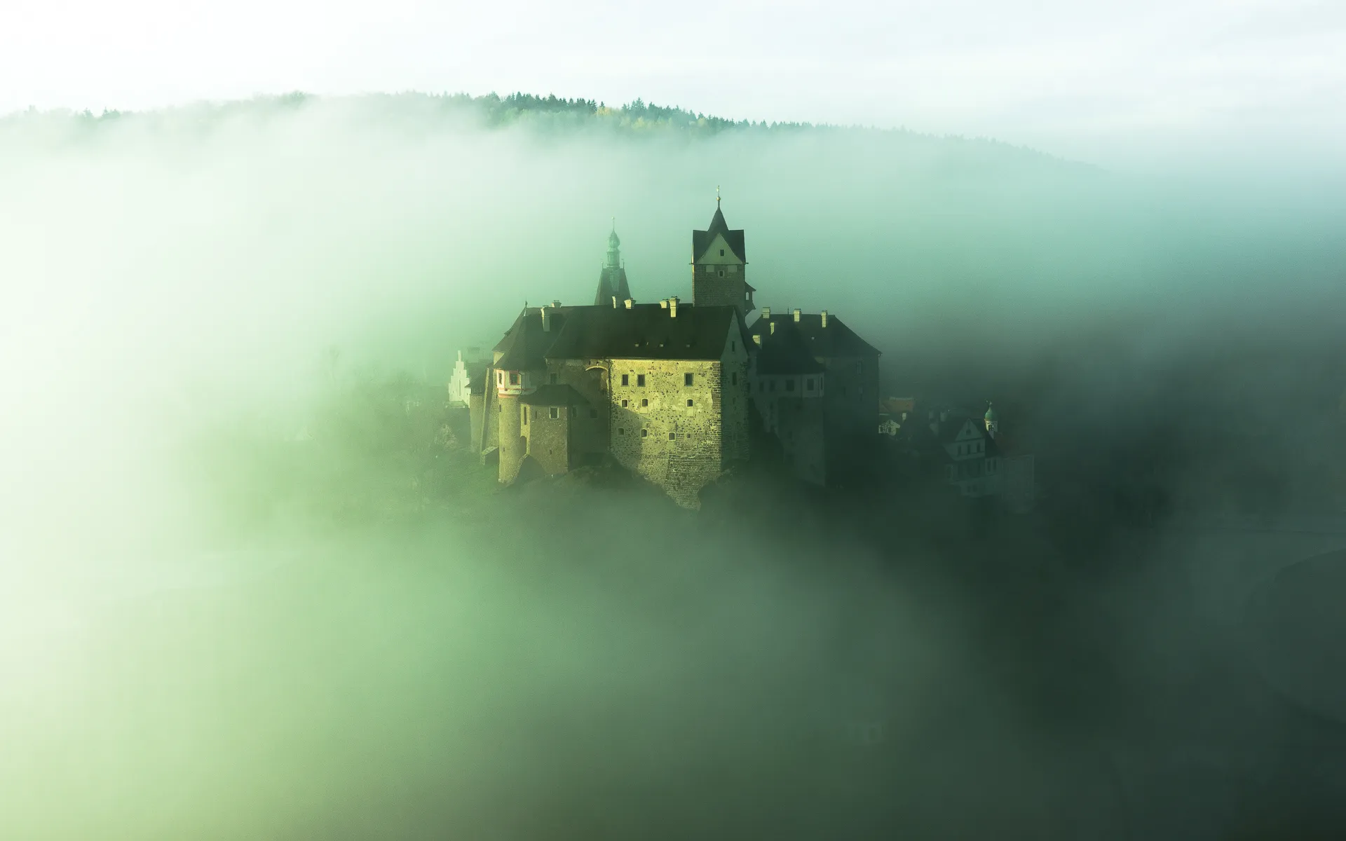 Loket Castle Day Trip