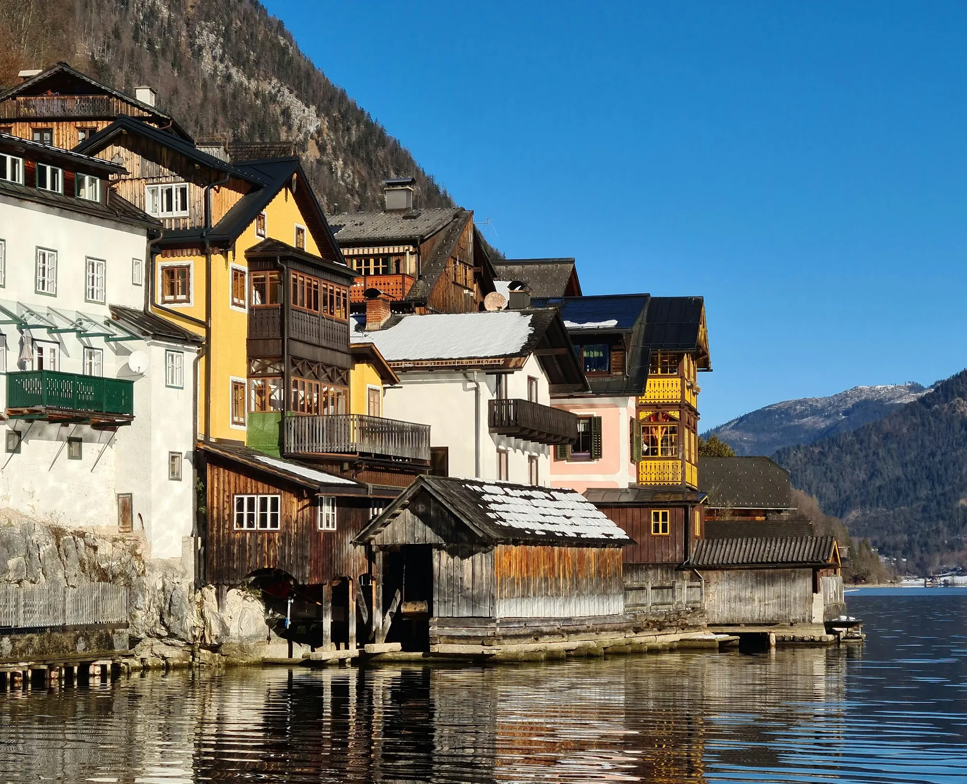 Lake Hallstatt Shoreline & Promenade
