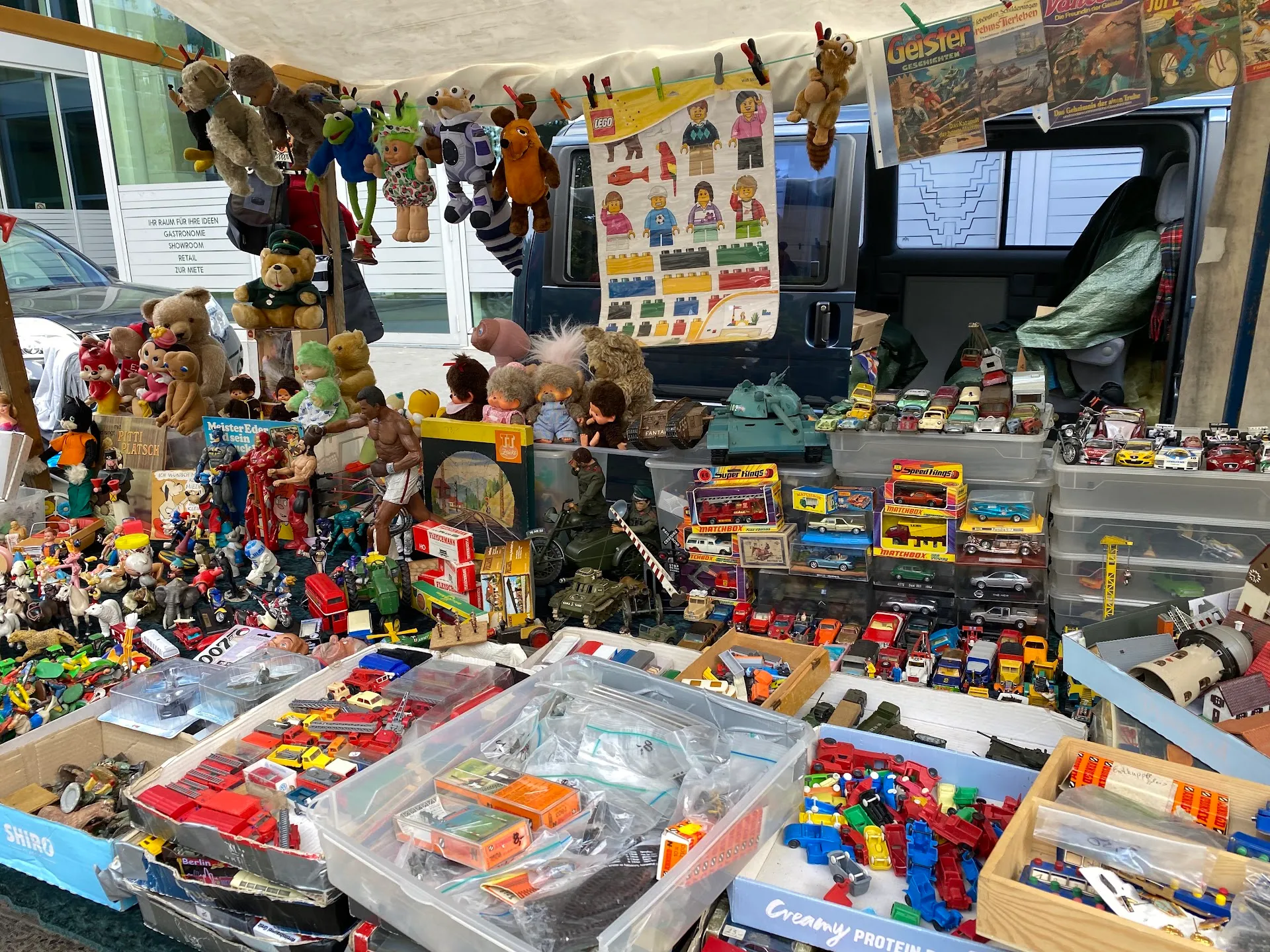 Großer Antikmarkt am Ostbahnhof