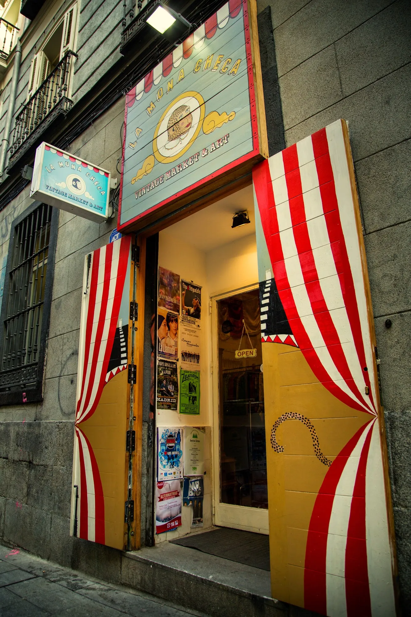 La Mona Checa