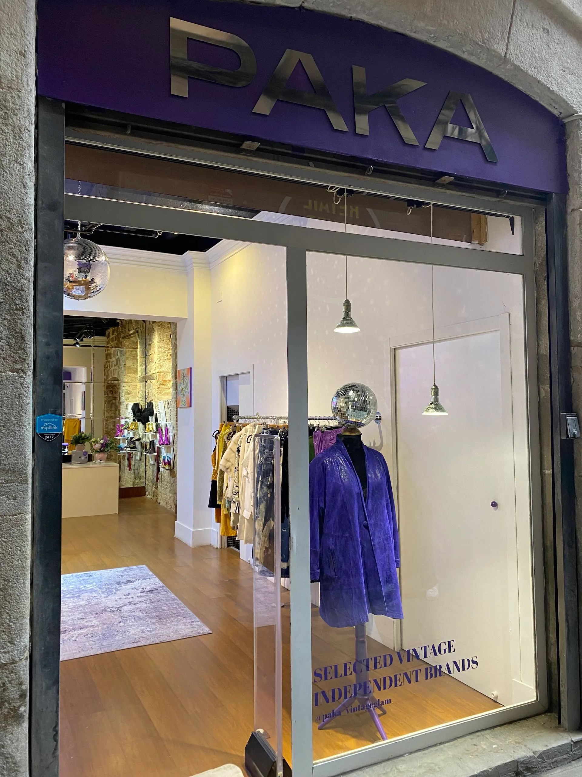 PAKA Vintage Glam