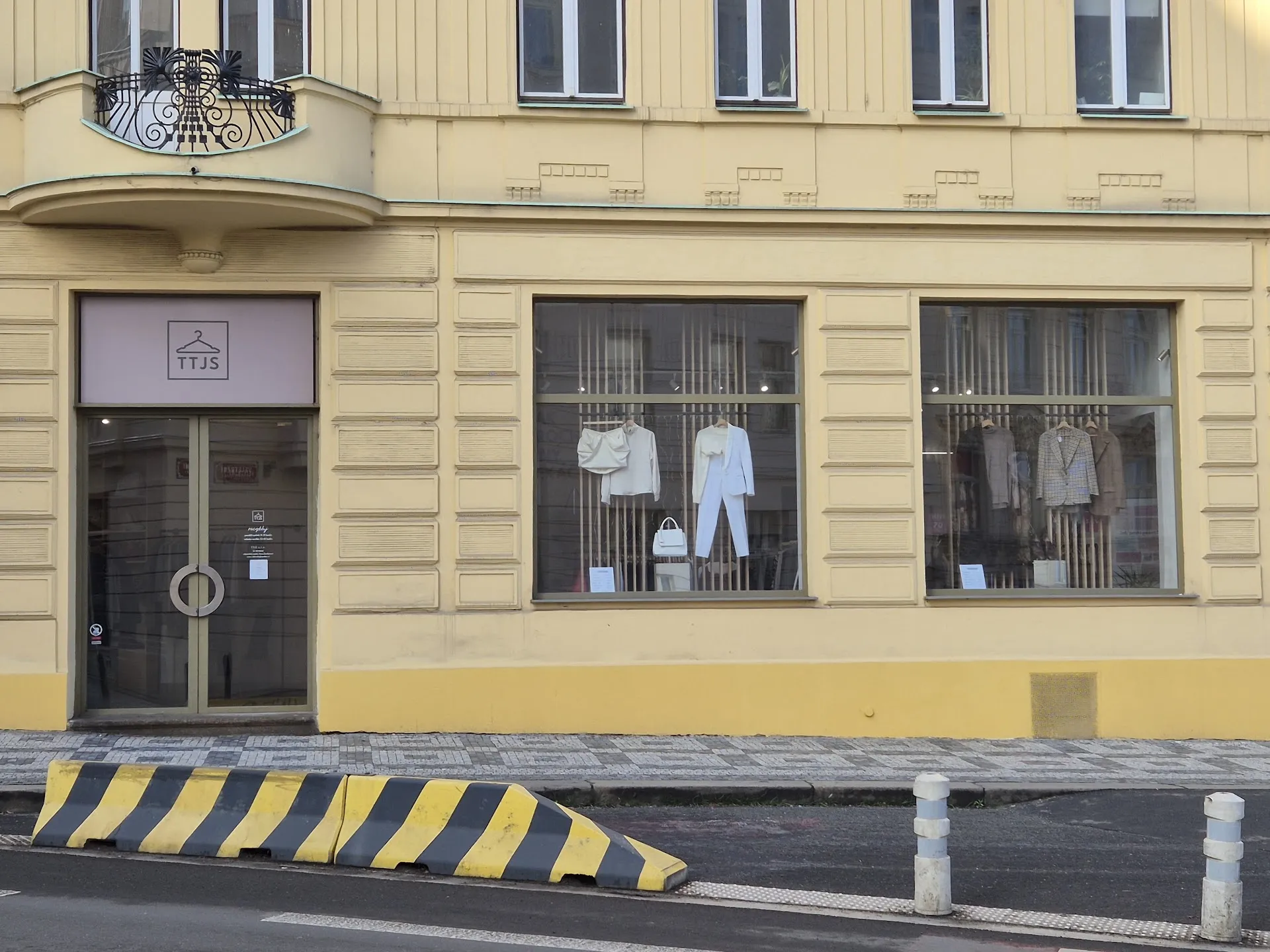 Tak trochu jiný sekáč (A Somewhat Different Thrift)