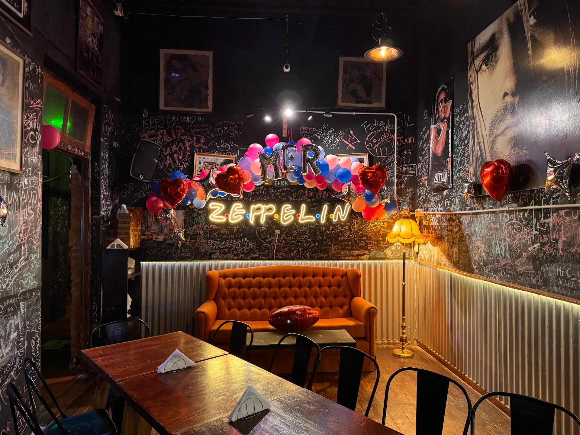 Zeppelin Bar